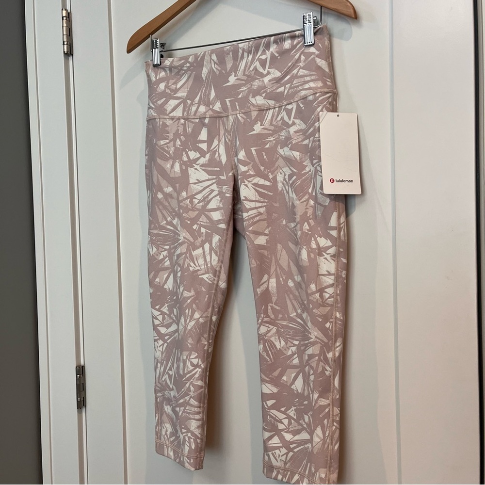Lululemon Neutral Wonder Under Crop (High-Rise)